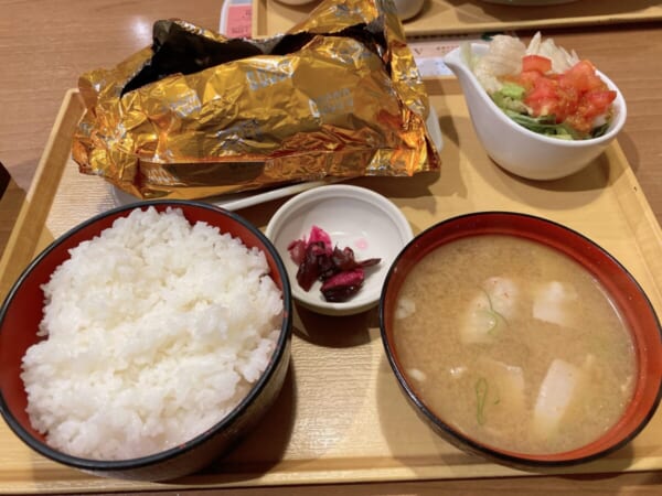 たっぷりチーズと国産舞茸の包み焼きハンバーグ