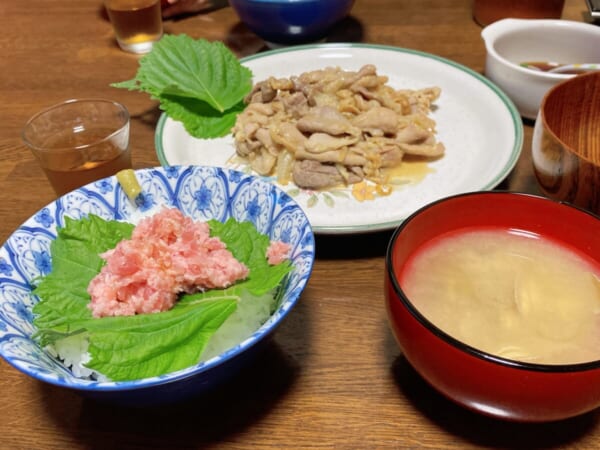 マグロのすき身丼