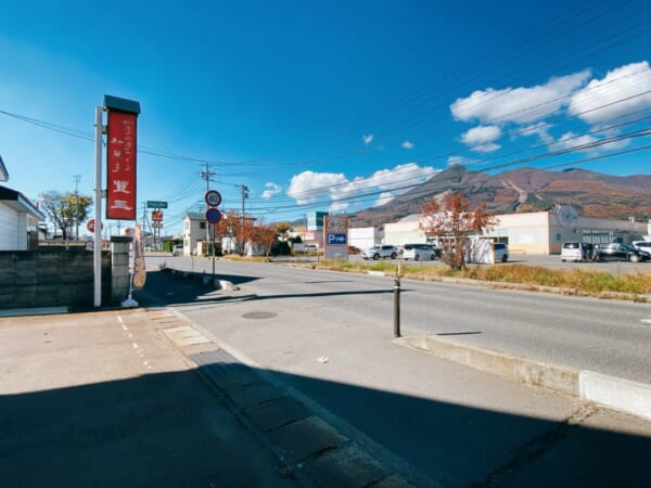 会津豊玉　店の前の通り