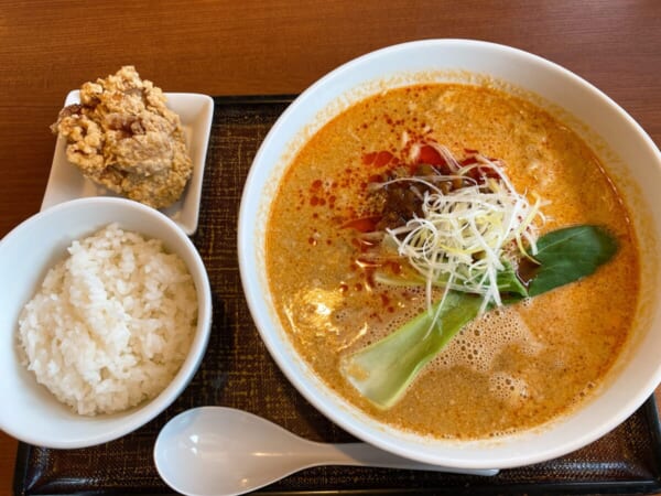 デニーズ 胡麻香る四川風坦々麺セット