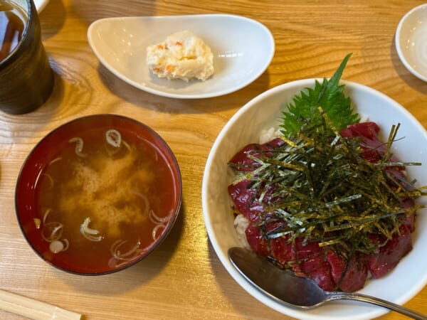 魚志(うおし) 馬刺し漬け丼 ランチ