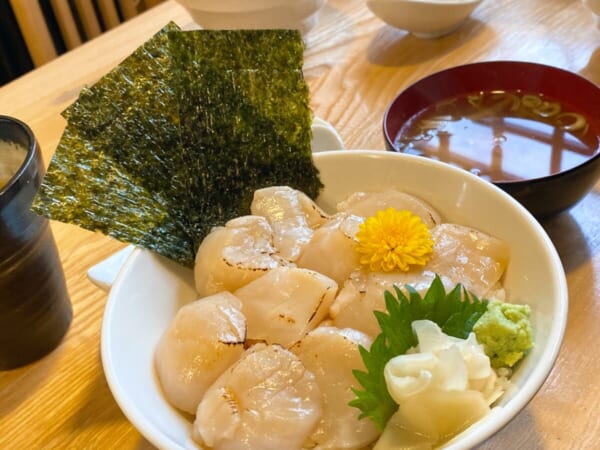 魚志(うおし) 炙りホタテ バター醤油丼 ランチ