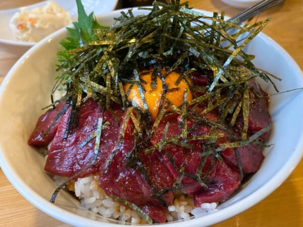 魚志(うおし) 馬刺し漬け丼 ランチ