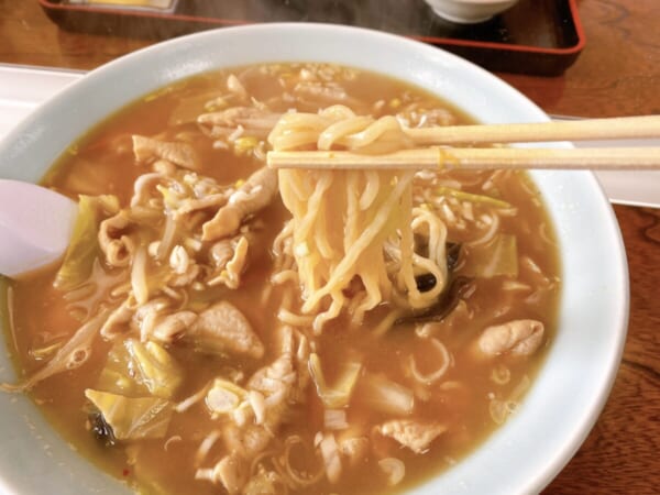 ラーメン処 天神 モツラーメン 麺リフトアップ