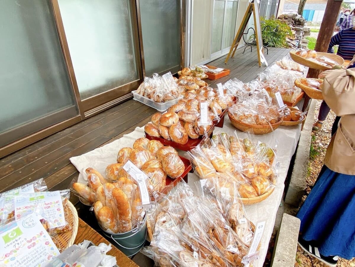 自家製天然酵母のパン屋「いわなみ家」