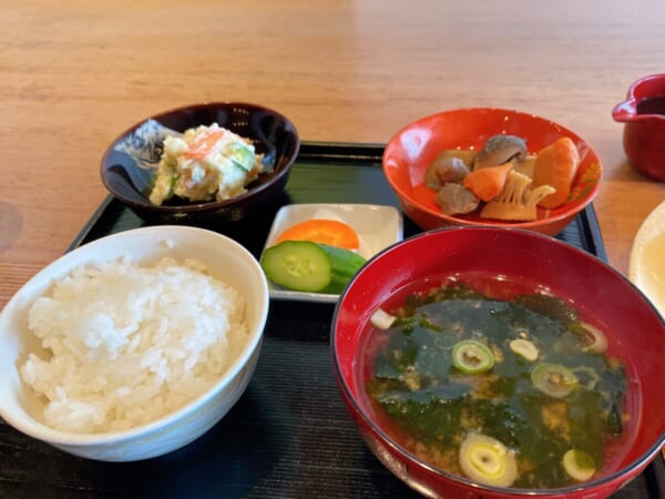 鶯宿亭 飯寺店 おまかせ定食