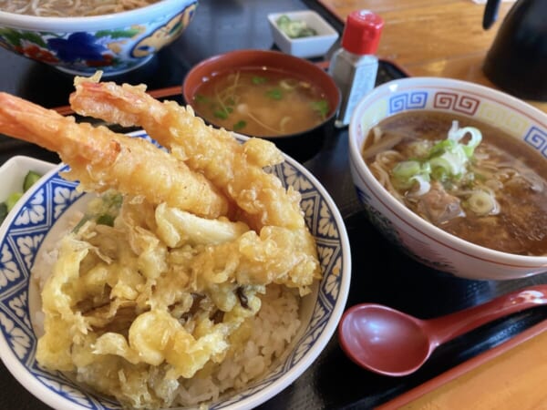 麺麺亭 そば御膳 天丼 + 地鶏半ラーメン