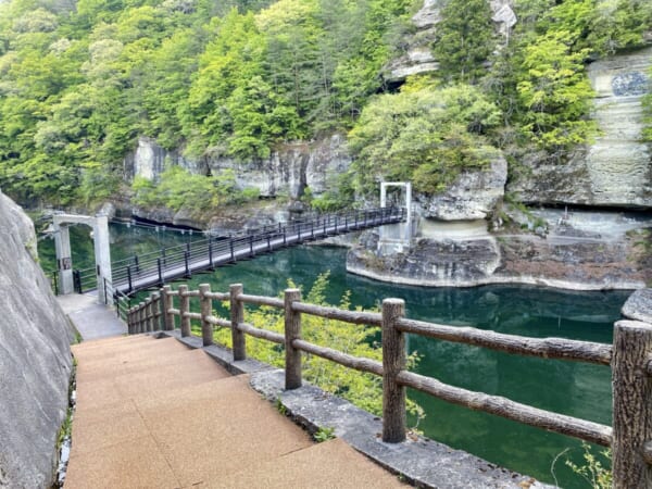 塔のへつり 大つり橋への階段