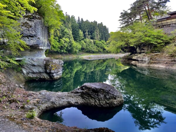 塔のへつり 土俵岩