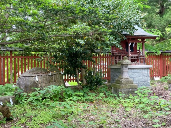 殺生石稲荷神社 (伊佐須美神社 末社) 殺生石