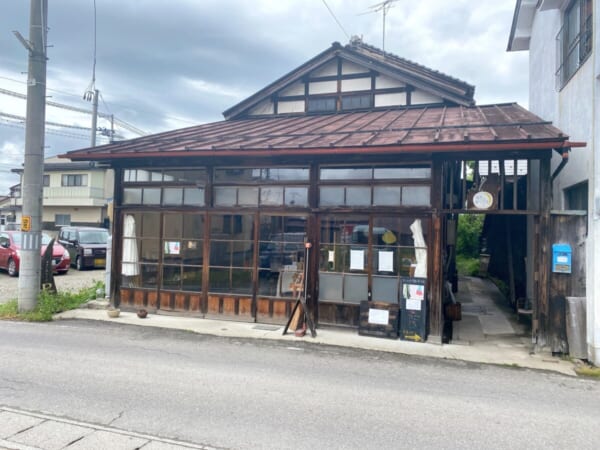 食堂 つきとおひさま 外観