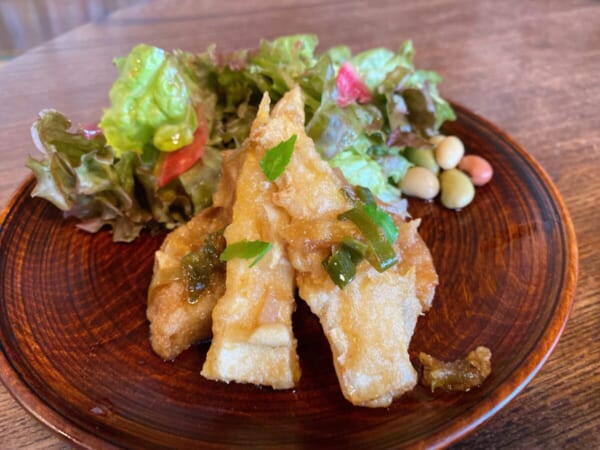 食堂 つきとおひさま 春の山笑ふ定食」