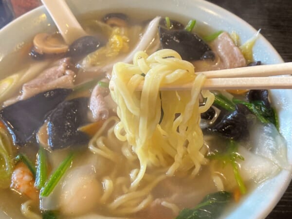 麺屋 えちご家 五目ラーメン 麺リフトアップ