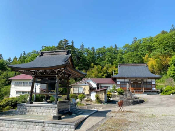 照谷寺 鐘楼、本堂