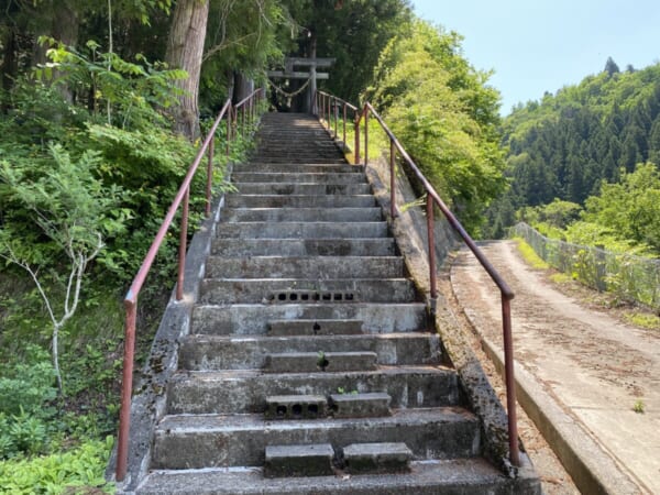 熱塩温泉神社 参道