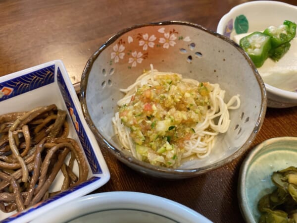 すみれ亭 定食 おかずアップ