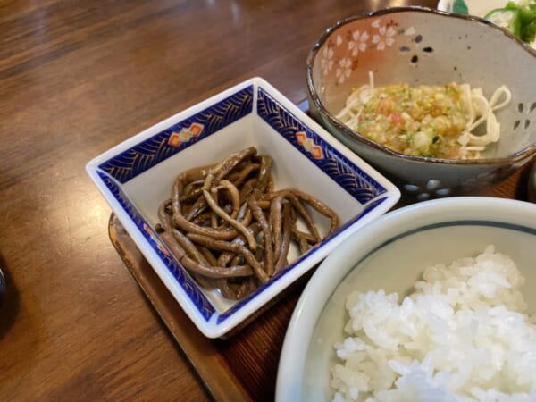 すみれ亭 定食 おかずアップ