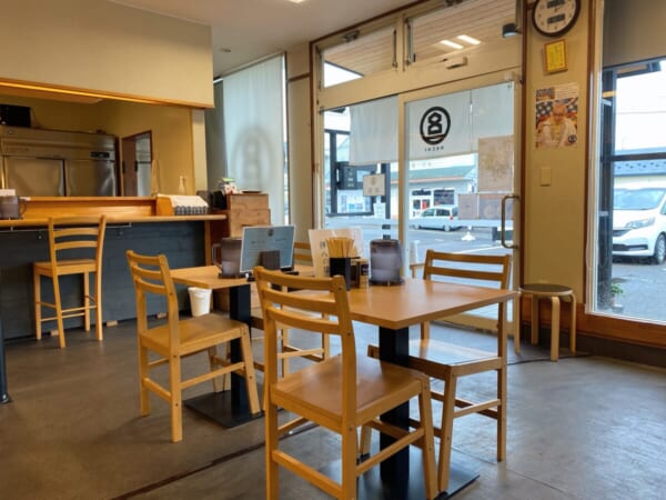 HACHI はち 8 店内