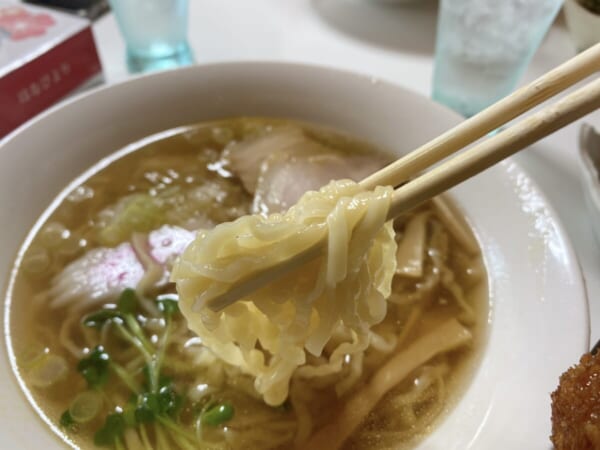 令来軒 ラーメン 麺リフトアップ