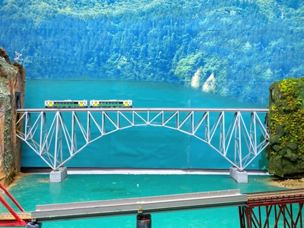 新富座 只見線の走る風景を再現した鉄道模型 第一橋梁