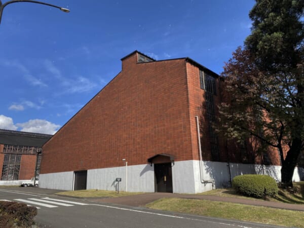 紅葉の鳴子峡と銀山温泉散策 バスツアー ニッカウイスキー宮城峡蒸溜所 蒸留棟