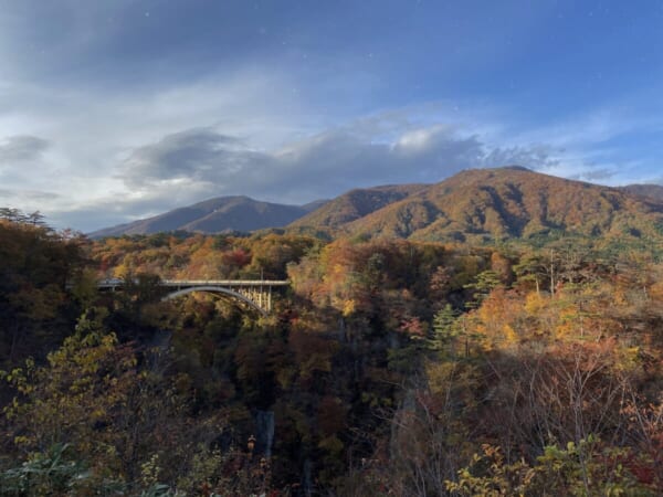 紅葉の鳴子峡と銀山温泉散策 バスツアー