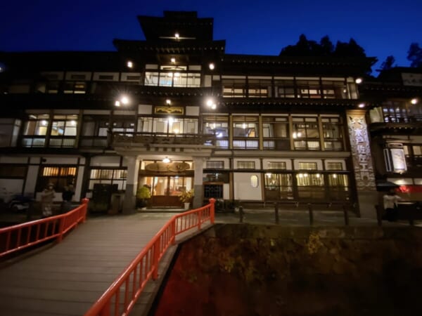 紅葉の鳴子峡と銀山温泉散策 バスツアー 千年廻廊