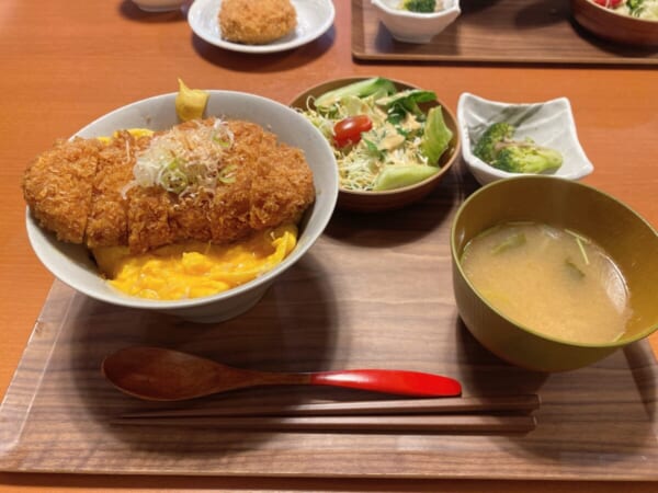 ハジメ ハジメのソースカツ丼