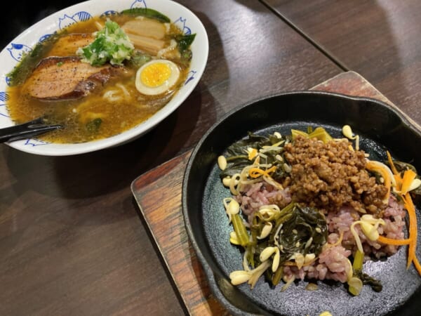 アングラ 鉄板焼き マギー マギ系ラーメン  ミニビビンバ丼