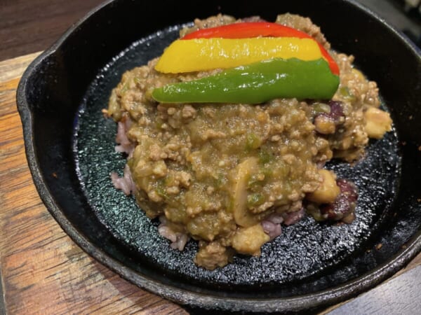 アングラ 鉄板焼き マギー 挽肉と豆の無加水キーマカレー