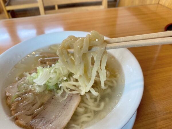 うえんで 本店 会津山塩ラーメン 麺リフトアップ