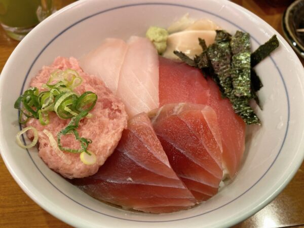 目利きの銀次 まぐろ四色丼