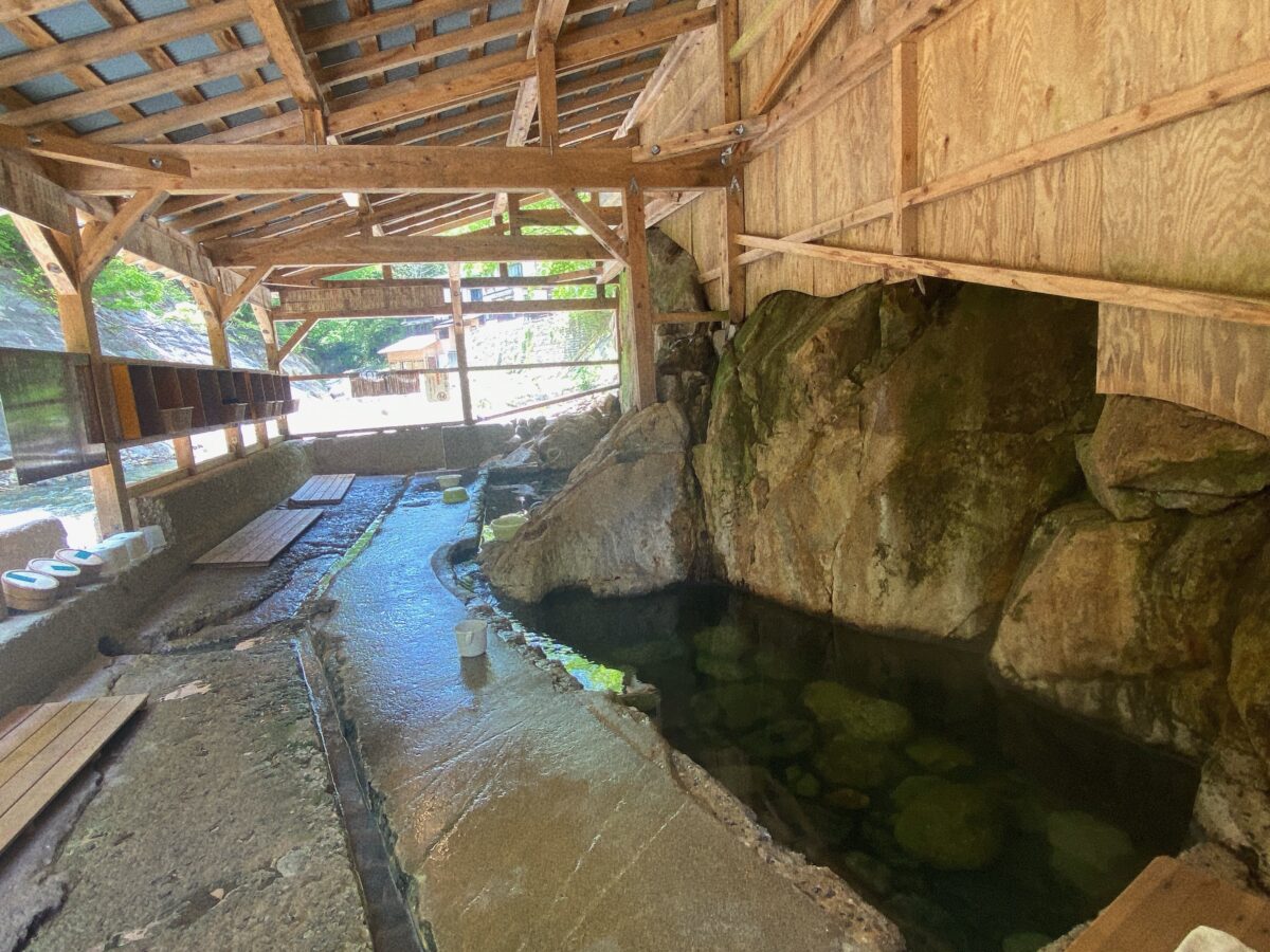 木賊温泉 岩風呂 南会津町 福島県