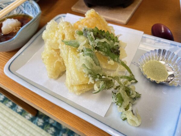 恵比寿屋旅館 夕食 山菜の天ぷら