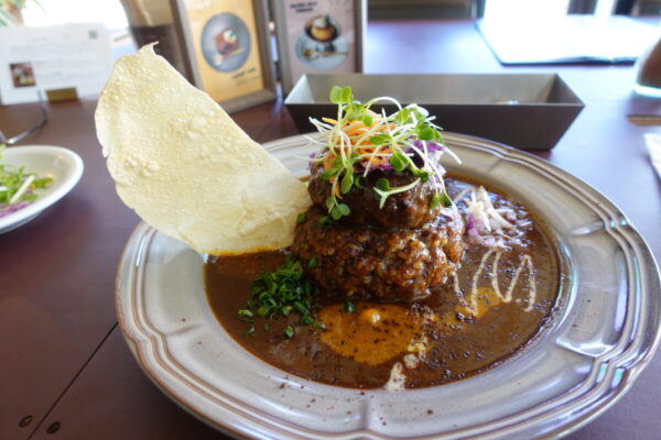 笑夢（えむ）特製手ごねハンバーグカレー